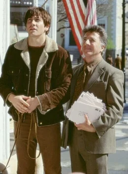Joe Nast (Jake Gyllenhaal, l.) hat sich verpflichtet, in das Gesch&auml;ft seines Schwiegervaters Ben Floss (Dustin Hoffman) einzusteigen.