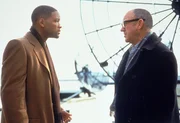 Dean (Will Smith, l.) legt seine Identit&auml;t ab und will mit den gleichen Waffen zur&uuml;ckschlagen, die der US-Geheimdienst gegen ihn einsetzt. Nur in dem ehemaligen NSA-Agenten Brill (Gene Hackman) findet er einen Verb&uuml;ndeten.