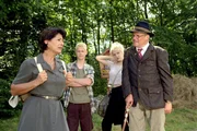 (v.li.): Marianne Nentwich (Dr. Eva Tillmann), Rupert Apfl-Nussbaumer (Franzl), Janette Kössler (Lilo), Robert Meyer (Heiner Kuhfuß).
