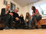 Ellen Marques (r.) zu Gast bei der Familie.