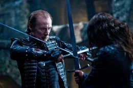 Benutzt die eigene Tochter (Rhona Mitra, r.) als K&ouml;der: der K&ouml;nig der Vampire, Victor (Bill Nighy, l.)  ...