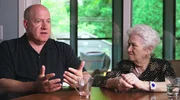 Judith Meisel (r), &Uuml;berlebende des KZ-Stutthof, mit ihrem Sohn Michael Cohen in Minneapolis.