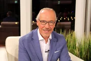 Prof. Dr. Siegfried Meryn, Moderator der Sendung "MERYNS sprechzimmer".