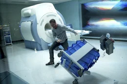 Irgendwie scheint Eddies (Tom Hardy) Untermieter Venom das MRT nicht gut zu bekommen.