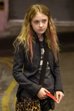 Dakota Fanning als Cassie Holmes