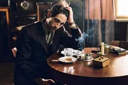 Wladyslaw Szpilman (Adrien Brody) ist ein erfolgreicher Pianist &ndash; und Jude. Als die deutschen Truppen in Warschau einmarschieren, wird es immer gef&auml;hrlicher f&uuml;r ihn und seine Familie.
