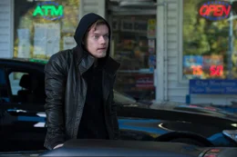 Bei einem &Uuml;berfall auf John Wicks Haus, bei dem es Iosef Tarasof (Alfie Allen) auf dessen Auto abgesehen hat, t&ouml;tet der Nachwuchsgangster auch dessen Welpen. Nichtahnend, dass der Hundebesitzer der beste Auftragskiller aller Zeiten war ...