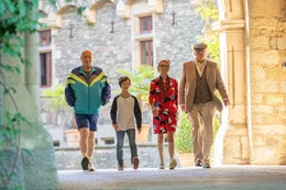 Max (Jona Eisenbl&auml;tter, 2.v.l.) und die wilde 7 sind davon &uuml;berzeugt, den Detektivfall &uuml;ber das schwarze Ass zu l&ouml;sen. 3 Daniel Dornhoefer