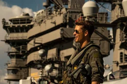 Pete Mitchell (Tom Cruise)