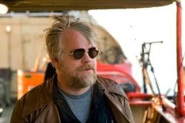 Count (Philip Seymour Hoffman) kann sich nicht wirklich dar&uuml;ber freuen, dass Gavin aufs Schiff zur&uuml;ck kommt ...