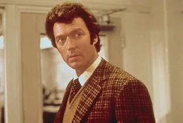 Kommissar Harry Callahan (Clint Eastwood) ist Spezialist fuer schmutzige Auftraege und jagt Killer gnadenlos.
