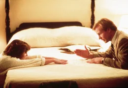 Bahnt sich zwischen Jane Craig (Holly Hunter, l.) und Tom Grunick (William Hurt, r.) etwas an?; Bahnt sich zwischen Jane Craig (Holly Hunter, l.) und Tom Grunick (William Hurt, r.) etwas an?