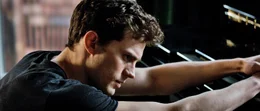 In der geheimnisvollen Welt des Christian Greys (Jamie Dornan) ist kein Platz f&uuml;r Gef&uuml;hle und Romantik. Dem setzt sich der traumatisierte Milliard&auml;r aktiv zur Wehr.