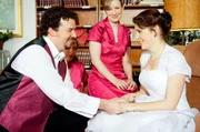 Sein Ziel: Die Zehn-Millionen-Marke knacken und "Meilenk&ouml;nig" werden. Doch anl&auml;sslich der Hochzeit seiner Nichte Julie (Melanie Lynskey, r.) mit Jim (Danny McBride, l.) erkennt Ryan, dass etwas Entscheidendes in seinem Leben fehlt: Liebe, Freundschaft und eine Familie ...