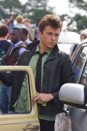 Als der Draufg&auml;nger Ren MacCormack (Kenny Wormald) nach dem Tod seiner Mutter im verschlafenen Kaff Bonmont bei Onkel und Tante leben muss, eckt der unangepasste Rockfan sofort bei s&auml;mtlichen Autorit&auml;ten an. Da verliebt er sich ausgerechnet in die aufm&uuml;pfige Pfarrerstochter ...