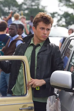 Als der Draufg&auml;nger Ren MacCormack (Kenny Wormald) nach dem Tod seiner Mutter im verschlafenen Kaff Bonmont bei Onkel und Tante leben muss, eckt der unangepasste Rockfan sofort bei s&auml;mtlichen Autorit&auml;ten an. Da verliebt er sich ausgerechnet in die aufm&uuml;pfige Pfarrerstochter ...