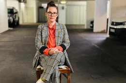Katja Diehl ist Mobilit&auml;tsexpertin, Autorin und Podcasterin, die sich als eine der bekanntesten Stimmen f&uuml;r eine klimagerechte und menschenzentrierte Verkehrswende in Deutschland engagiert.
