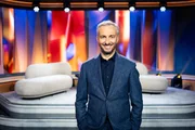 Moderator Jan Böhmermann in seiner ZDF Primetime-Sendung "Lass dich überwachen!".
