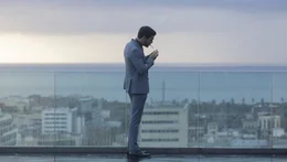 Adri&aacute;n Doria (Mario Casas)