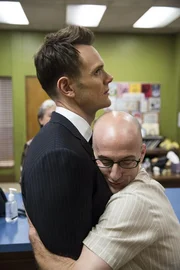 Jeff (Joel McHale) ist zur&uuml;ck am Greendale, doch aus einem anderen Grund als Dean Pelton (Jim Rash) vermutet.