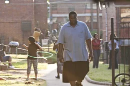 Niemand traut dem obdachlosen Jugendlichen Michael Oher (Quinton Aaron) etwas zu - bis er auf  Leigh Anne Tuohy trifft ...