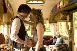 Fred (Jeremy Mockridge, l.) Sprotte (Michelle von Treuberg, r.)