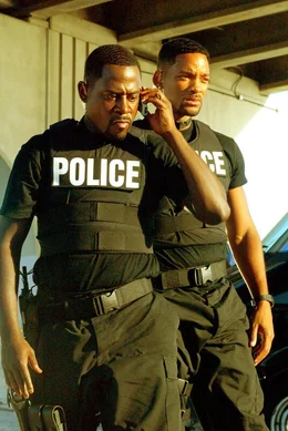 Die Bad Boys Burnett (Martin Lawrence, l.) und Lowrey (Will Smith, r.) des Miami Police Departments haben einen &auml;u&szlig;erst schwierigen Auftrag zu erledigen ...