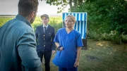 Während Jan Lehmann in Lebensgefahr schwebt und die Ermittler die vermisste Jenny Horn fieberhaft sucht, wird klar, dass beide eine Affäre gehabt haben müssen. Freundin Laura Peters (Laila Nielsen, r.) hat den beiden ihr Ferienhäuschen zur Verfügung gestellt. Haben Stine Bergendal (Sidsel Hindhede, M.) und Lars Pöhlmann (Dominic Boeer, l.) etwa endlich den Tatort gefunden?