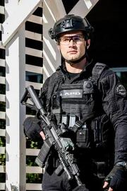 Alex Russell (Jim Street).