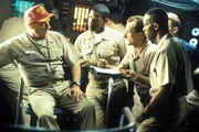 V.l.: Kapit&auml;n Frank Ramsey (Gene Hackman), Ron Hunter (Denzel Washington), Lt. Roy Zimmer (Matt Craven) und Lt. Darik Westergaurd (Rocky Carroll)