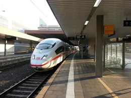 ice, bahn, bahnhof, schienenverkehr, eisenbahn, hochgeschwindigkeitszug, zugverkehr, verkehr, schienen, zug, gleis, einfahrt, bahngleis, reisen, d&uuml;sseldorf, intercity-express ,