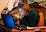 Silvia (Stefanie Stappenbeck) recherchiert &uuml;ber Johann.