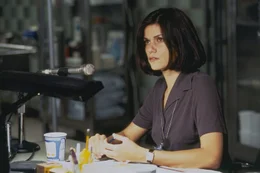 Die Gerichtsmedizinerin Dr. Laurel Weaver ( Linda Fiorentino) steht vor einem R&auml;tsel ...