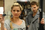 Der "Spike-Spot" von Enrique Vegaz (Jacob Weigert, r.) wird zu einer heimlichen Liebeserklärung von Mia (Josephine Schmidt, l.) an Alexander ...