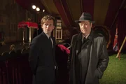 Fred Thursday (Roger Allam, r.) versucht sein Bestes, um Endeavour Morse (Shauen Evans, l.) wieder in den Polizeidienst zurückzuholen.