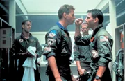 Iceman (Val Kilmer, l.) und Maverick (Tom Cruise, r.).