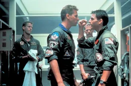 Iceman (Val Kilmer, l.) und Maverick (Tom Cruise, r.).