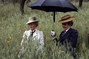 L-R: Charlotte Bartlett (Maggie Smith) und Eleanor Lavish (Judi Dench)
