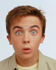 (3. Staffel) - Der ganz normale Alltagswahnsinn aus der Sicht des hochintelligenten Malcolm (Frankie Muniz), der neuerdings das andere Geschlecht entdeckt.