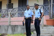 JP (Tobi Bakare, l.) und sein Kollege Dwayne (Danny John-Jules, r.) eilen Humphrey zur Hilfe. Sie unterstützen das Team stets tatkräftig bei den Ermittlungen. JP (Tobi Bakare, l.) und sein Kollege Dwayne (Danny John-Jules, r.) eilen Humphrey zur Hilfe. Sie unterstützen das Team stets tatkräftig bei den Ermittlungen.