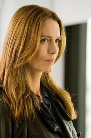 Detective Stevens (Saffron Burrows) steht vor einem Rätsel: Wieso wurde Kevin, der Freund einer Eskort-Dame, ermordet und auf grause Art und Weise verstümmelt? Nicht nur seine Freundin ist dringend tatverdächtig ...