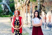 Ding Dong – Zeig deine Skulpturen! Viola Tami (r.) mit Maria Anna Weber in Dietikon im Bruno Weber Park 2020 Ding Dong – Zeig deine Skulpturen! Viola Tami (r.) mit Maria Anna Weber in Dietikon im Bruno Weber Park 2020