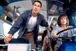 Der LAPD-Cop Jack Traven (Keanu Reeves) und die Amateur-Busfahrerin Annie (Sandra Bullock) geben kr&auml;ftig Gas.