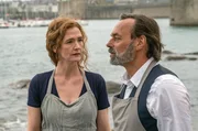 Claudine (Julika Jenkins) und Jodoc Luzel (Peter Benedict, rechts) sagen nicht die Wahrheit.