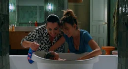 L - R: Rossy de Palma als Elena, Pen&eacute;lope Cruz als Janis