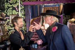 L-R: Max (Michael Ostrowski), Harry (Detlev Buck).