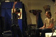 Felix probt vor Gregor für seinen Auftritt. Von links: Felix Kramer (Shayan Hartmann) und Gregor Brunner (Holger M. Wilhelm).