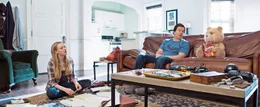 Ted kann es kaum glauben: Um seine Ehe zu retten, m&ouml;chte er mit seiner Frau Tami-Lynn ein Kind adoptieren. Das Gericht sieht ihn jedoch als Sache und nicht als Menschen an - die Adaption wird dem Paar verboten. Mit seinen Freunden John (Mark Wahlberg, M.) und Samantha (Amanda Seyfried) versucht er, das Gericht letzlich doch von seiner Menschlichkeit zu &uuml;berzeugen.
