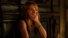 Haley (Harriet Slater) ist entsetzt, als sie sieht, was im Horoskop passiert.