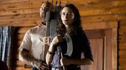 Leonard (Dave Bautista) und Adriane (Abby Quinn)